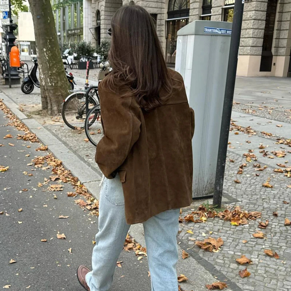 Trendy Long Suede Coat – Smart Casual Look